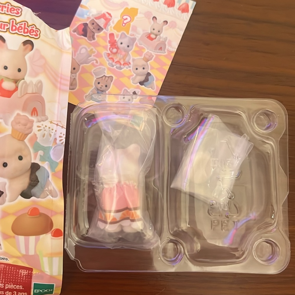 Calico Critters Sylvanian Families Latte Cat Baby - Baking Baby Party Series - Picture 5 of 6